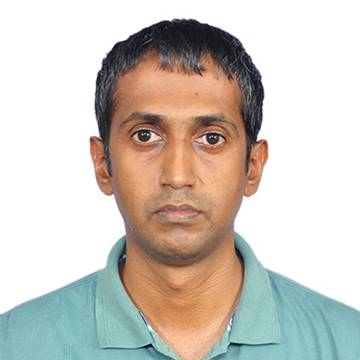 headshot of RAJITHA UDAWALPOLA